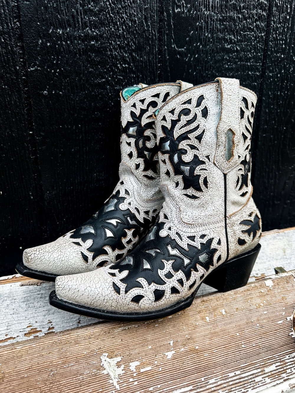 WHITE/BLACK INLAY & EMBROIDERY CORRAL BOOT